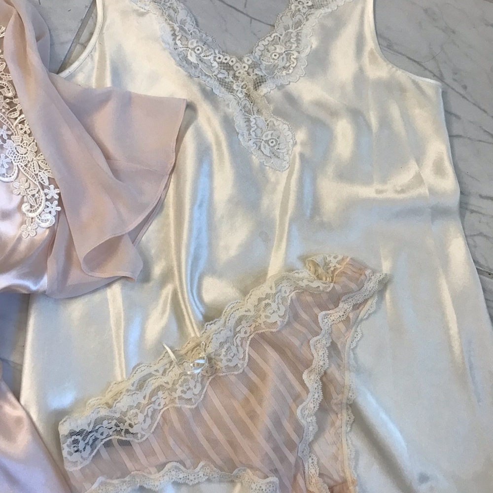 Shorty Robe & Nightgown - Picture 4 of 5